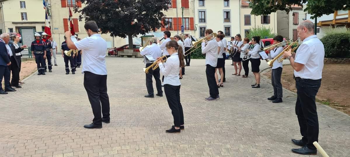 40 musiciens, plus de 10 pupîtres ...